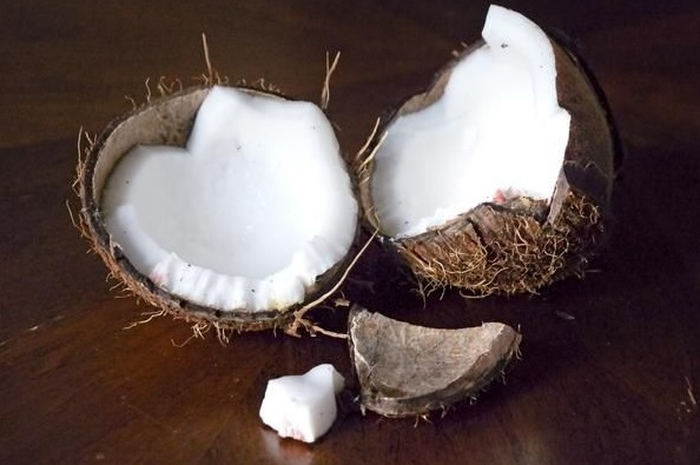 cara cepat cungkil batok kelapa